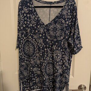 Torrid Blue and White Geometric Tunic Super Soft V-Neck Side Slit Tee 2X